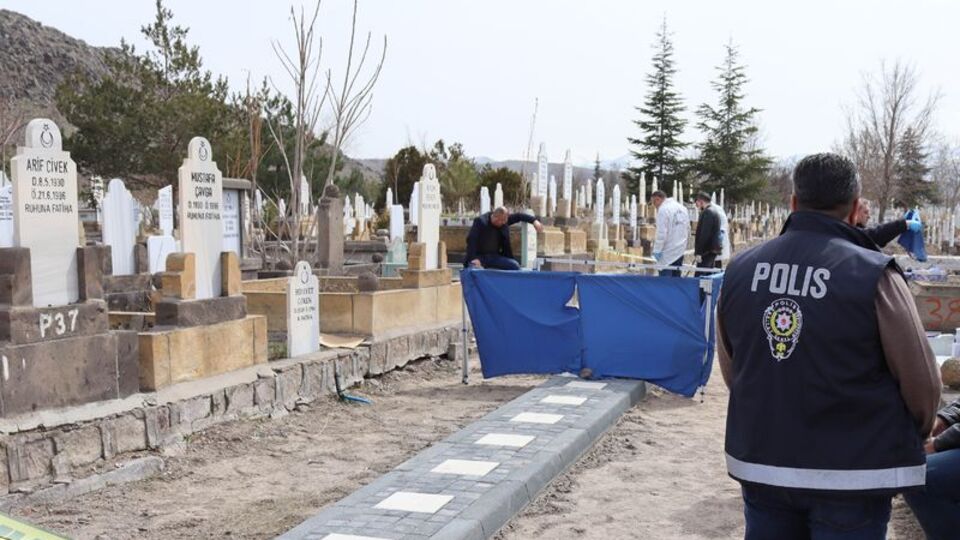 Kayıp kadın mezarlıkta ölü bulundu