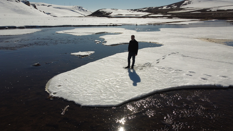 Van'da karlar eridi, ovalar göle döndü