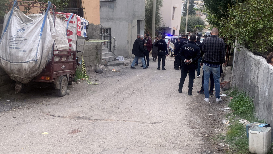 Adana'da korkunç olay! Annesini tabancayla öldürdü