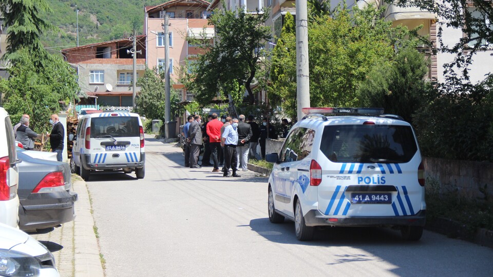 Karısını 15 kez bıçakladı, ceza indirimi aldı!