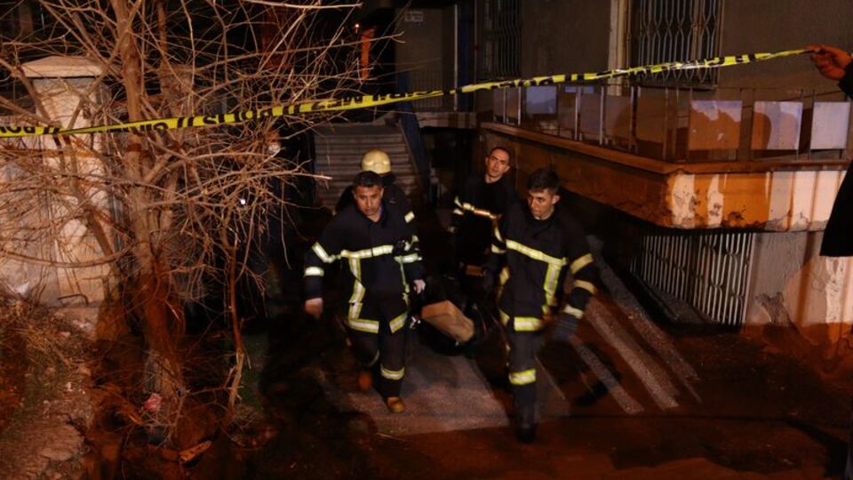 Kayseri'de 3 katlı binada feci yangın: 1 ölü