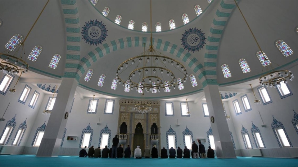 Yıllara meydan okuyan camiler Ramazan'a hazır