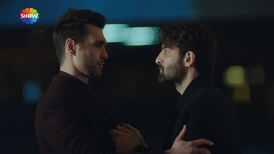 Servet, İlhan'ı inşaattan aşağı atıyor!