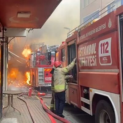 Sarıyer'de büyük yangın! Alevler itfaiye aracına da sıçradı