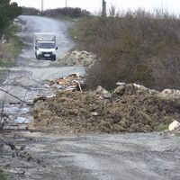 Yol kaçak hafriyattan geçilmez oldu