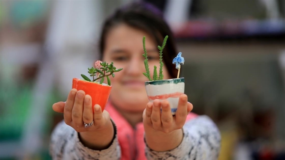 Otizmli öğrenciler organik atıklardan 'sukulent' üretiyor