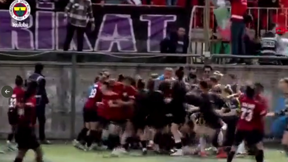 Fenerbahçe gol attı, saha karıştı!