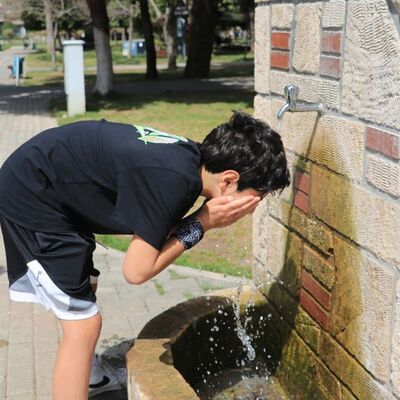 Adana'da hava sıcaklıkları 33 dereceyi gördü