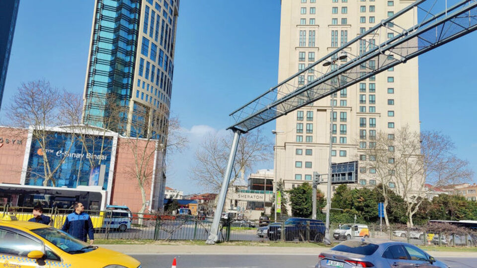Büyük tehlike! Kapanan Büyükdere Caddesi trafiğe açıldı!