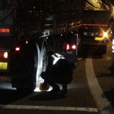 Heyelanın ardından acı kaza! Oğluna yardım ediyordu