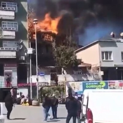 Metruk evdeki yangın yan binaya sıçradı!