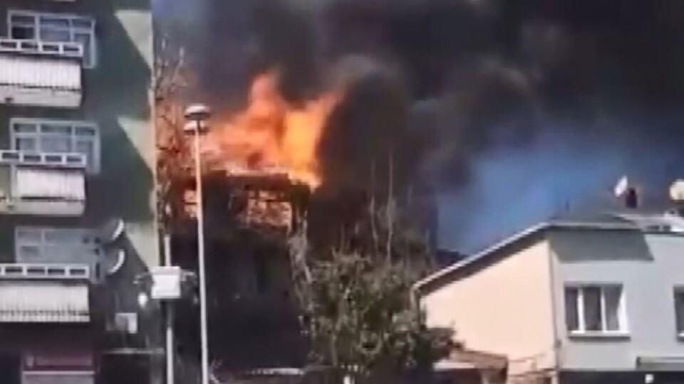 Metruk evdeki yangın yan binaya sıçradı!