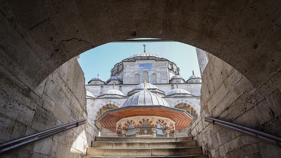 Kabe'den koptu İstanbul'daki camiye kondu
