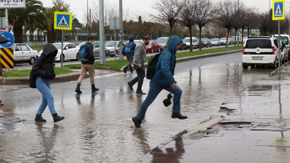 Meteoroloji'den sağanak ve fırtına uyarısı!
