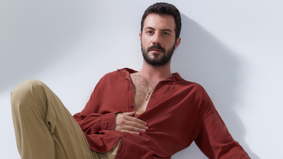 Kendi sahnesine çıkmaya hazırlanıyor