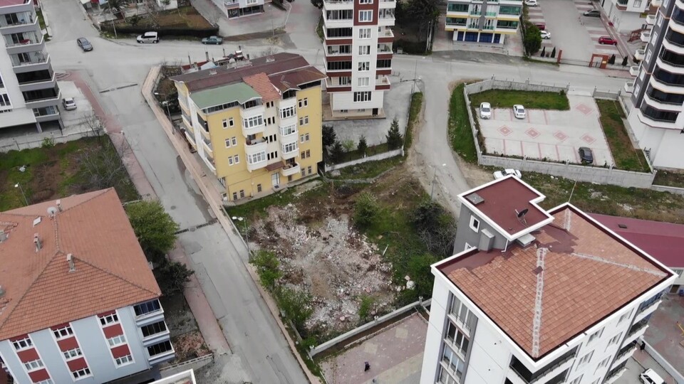 Fıkra değil gerçek! Adresi karıştırdı, yanlış binayı yıktı