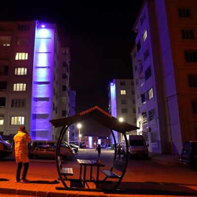 Apartmandan gitmeleri için imza toplanan çift binaya ateş etti