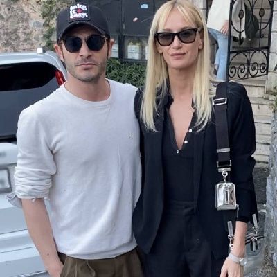 Ünlü çiftten 'barış' pozu