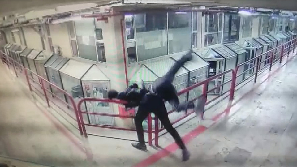 Tartıştığı esnafı 12'nci kattan attı! 1 yıl ceza aldı