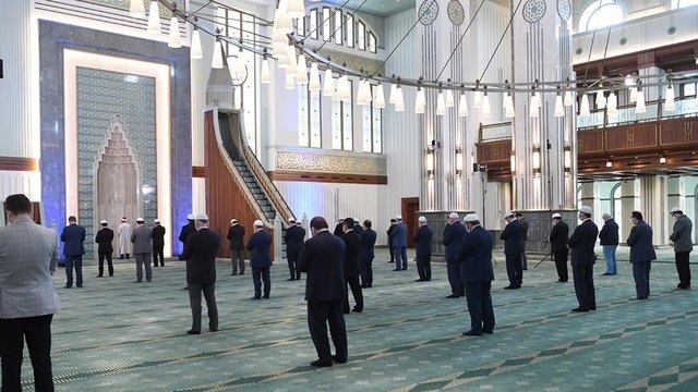 Cuma namazı saat kaçta kılınacak?