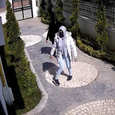 Engelliymiş gibi yürüdü! Akılalmaz olay!