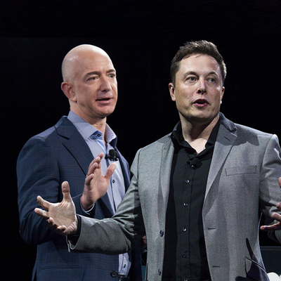 Zirveye oturdu ve fark attı