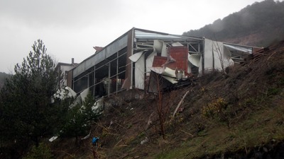 Bolu'da hortum yıktı geçti!