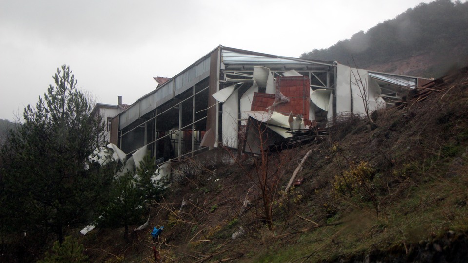 Bolu'da hortum yıktı geçti!