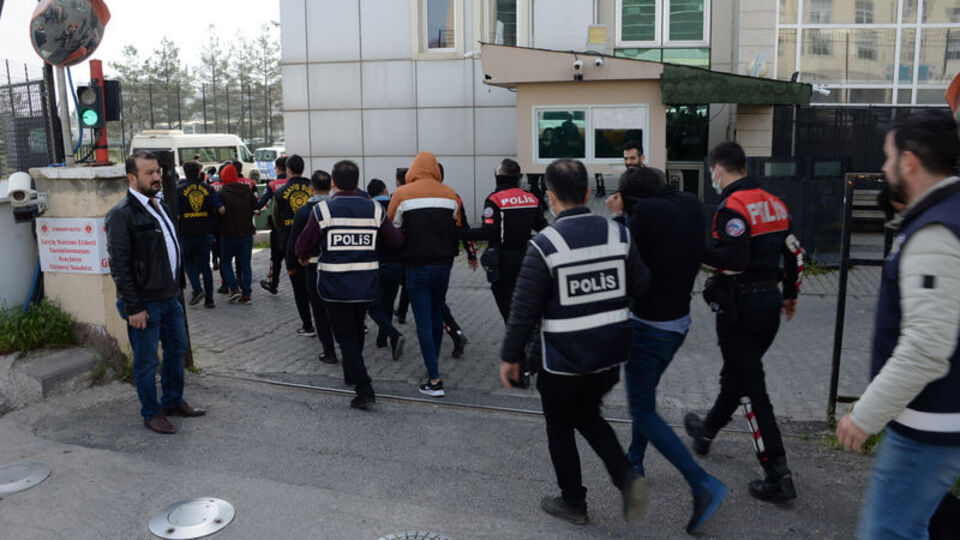 İstanbul'da ByLock operasyonu! 20 gözaltı