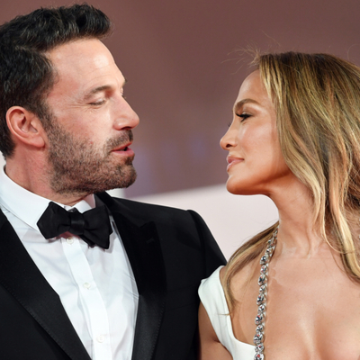 Yıllar sonra yine nişanlandılar!