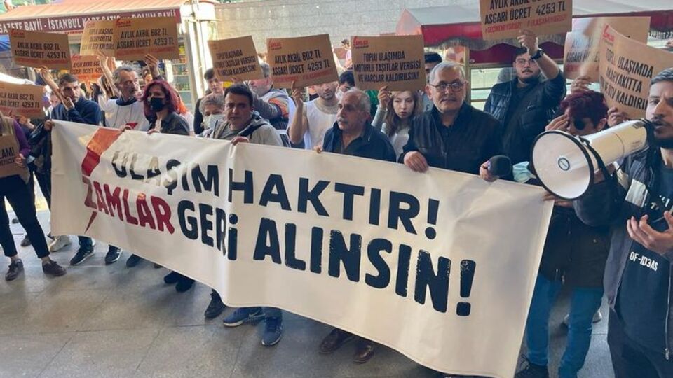 Mecidiyeköy'de ulaşım zammı eylemi