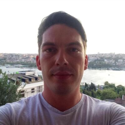 Oğlunu satırla öldürdü