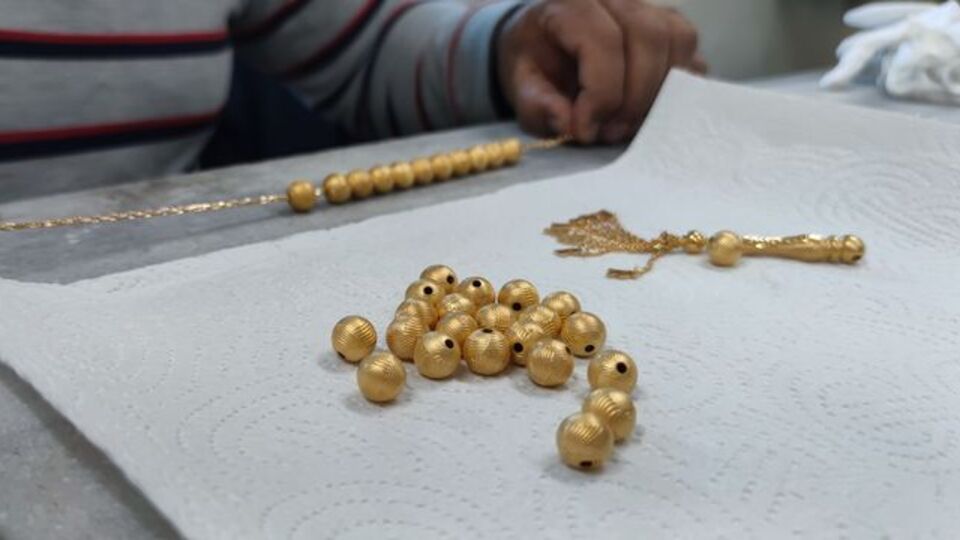 Bu tespihin fiyatı dudak uçuklatıyor!