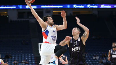 Anadolu Efes evinde farklı kazandı