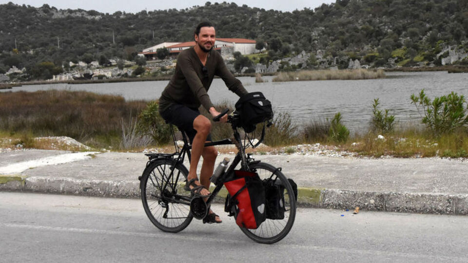 Bisikletle 11 ülke gezdi... Türkiye'ye ulaştı