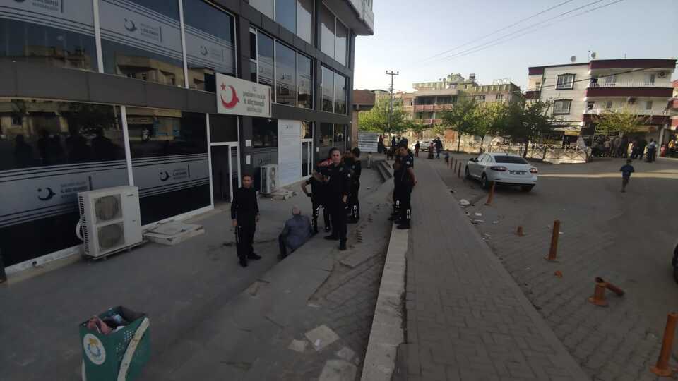 İl göç idaresine taşlı saldırı! 15 şüpheli gözaltında