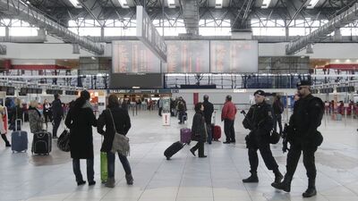 Prag'da havalimanında panik