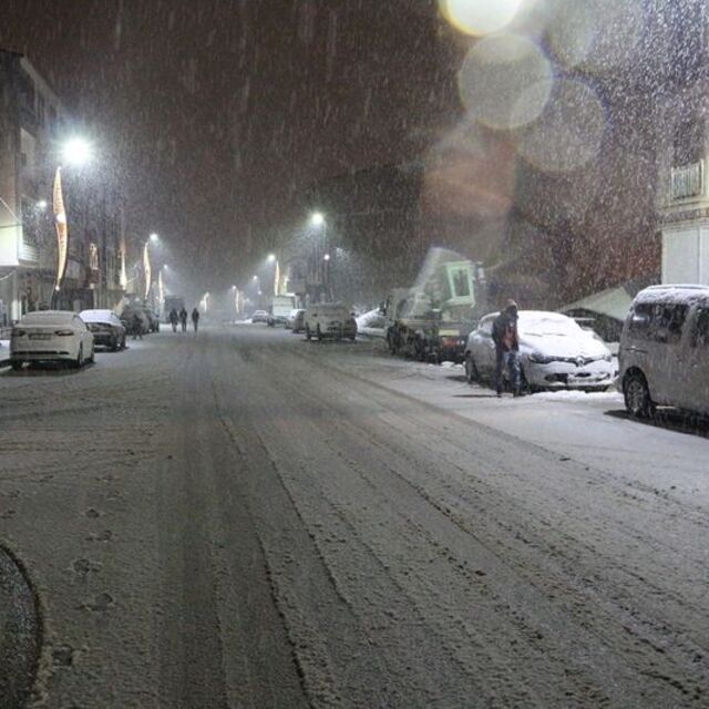 Karlıova'ya kar geri geldi