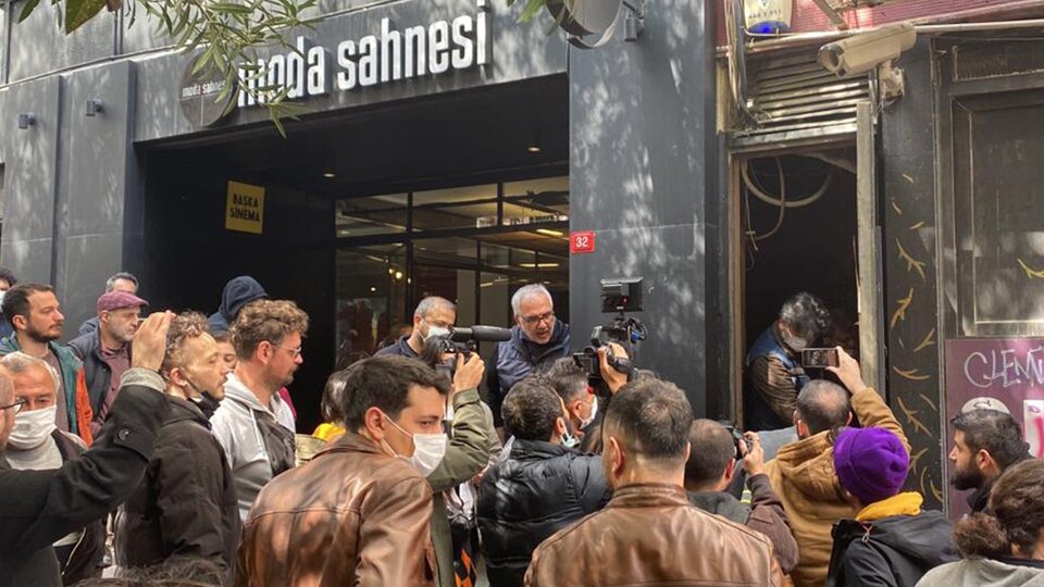 Moda Sahnesi'ne denetim için gelen ekipler içeriye alınmadı
