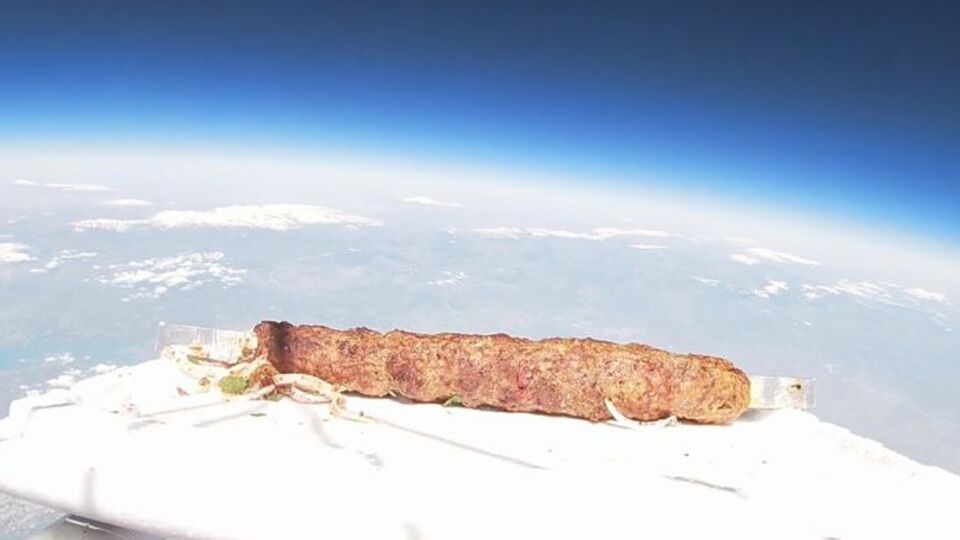 Helyumla uzaya kebap yolladı: 'Bizde böyle dedik' acılı yolladık