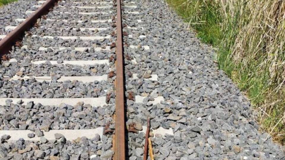 157 metre tren rayı çaldılar