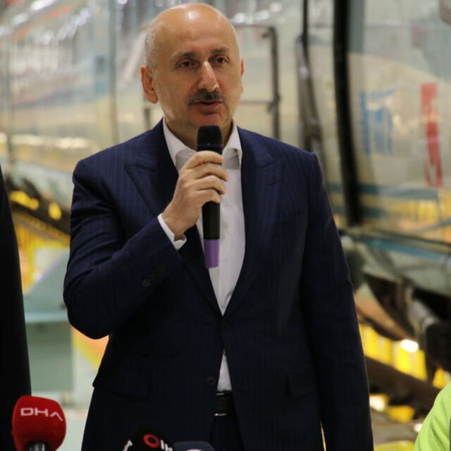 Bakan Karaismailoğlu, Ankara-Sivas YHT hattı için tarih verdi
