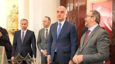 II. Mahmud Türbesi'ni ziyaret etti