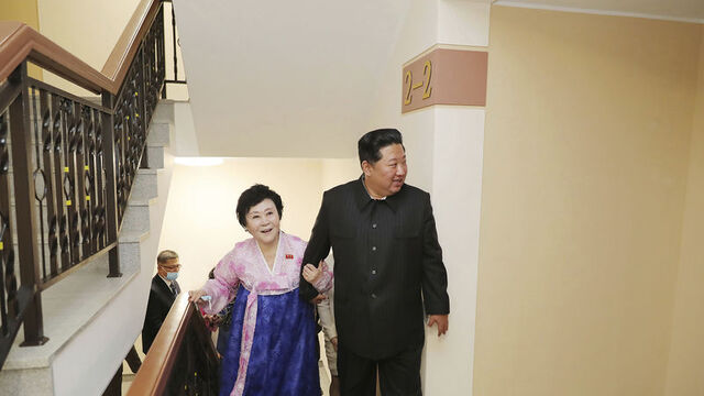 Kim Jong Un'dan "pembe kadına" şaşırtan hediye