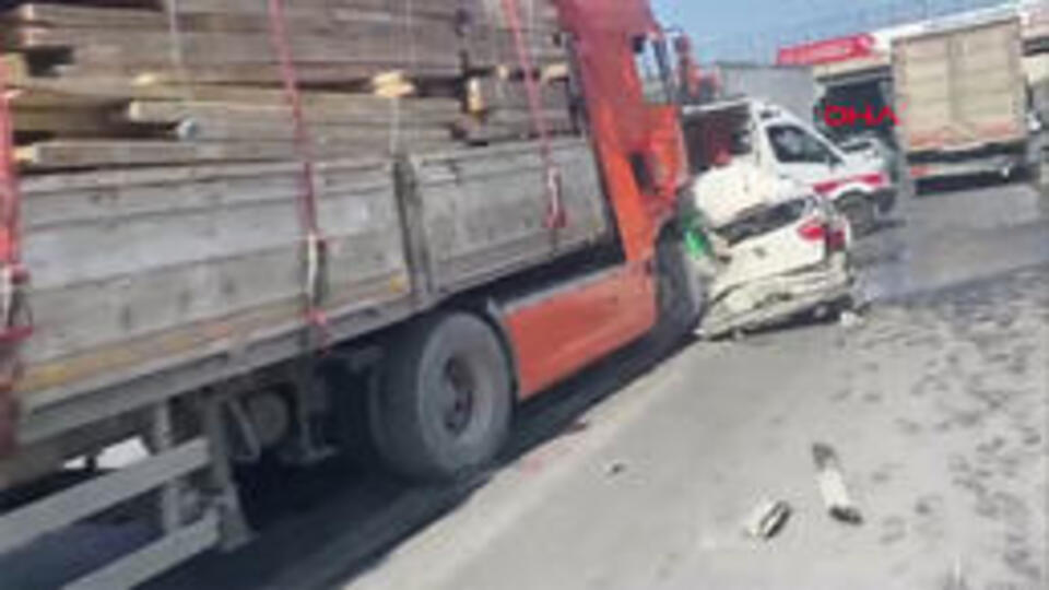 TEM'de zincirleme kaza! Çok sayıda yaralı var