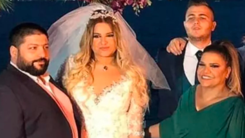 Kızının borcunu ödedi!