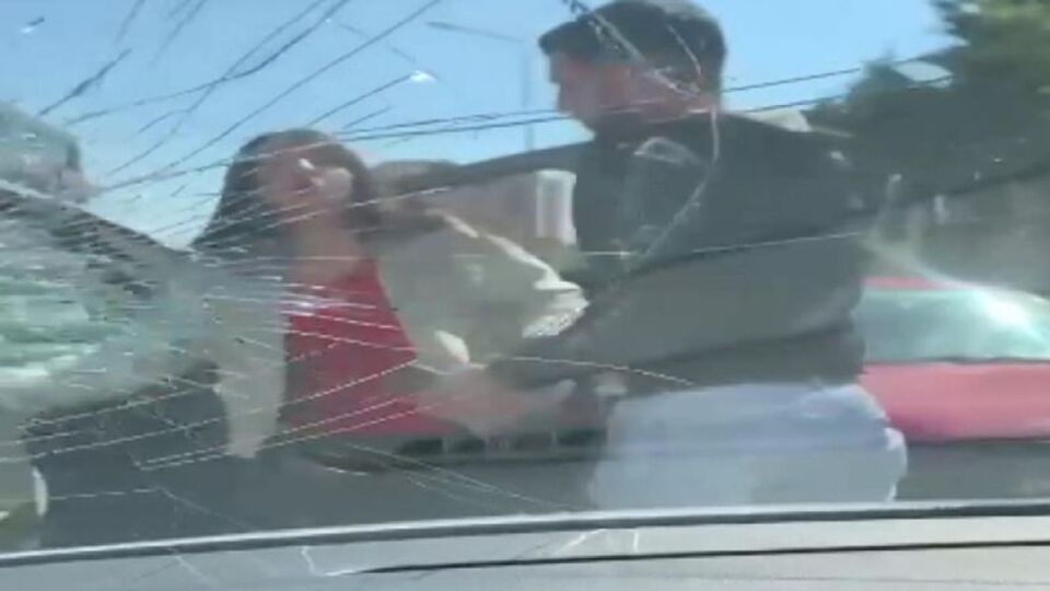 Bu sefer kadınlar! Yol kesip darp ettiler