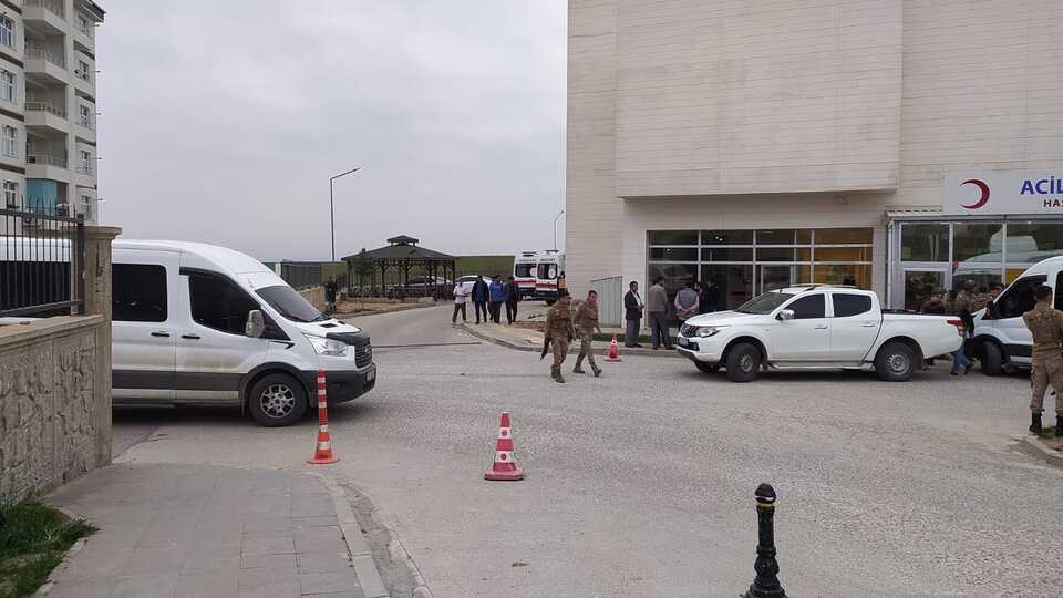 Diyarbakır'da iki aile çatıştı! 3'ü ağır 11 yaralı