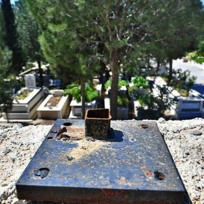 İzmir'deki mezarlıklarda akılalmaz talan!