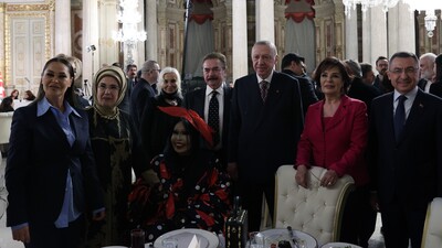 Cumhurbaşkanı Erdoğan sanatçılarla buluştu